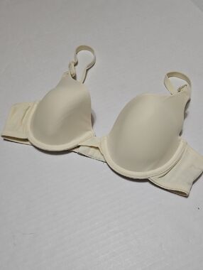 Maidenform Everyday Smooth Underwire Bra in Ivory Size 34A